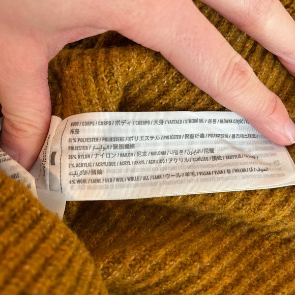 Cozy Mustard Turtleneck Sweater Abercrombie & Fitch - Picture 3 of 4